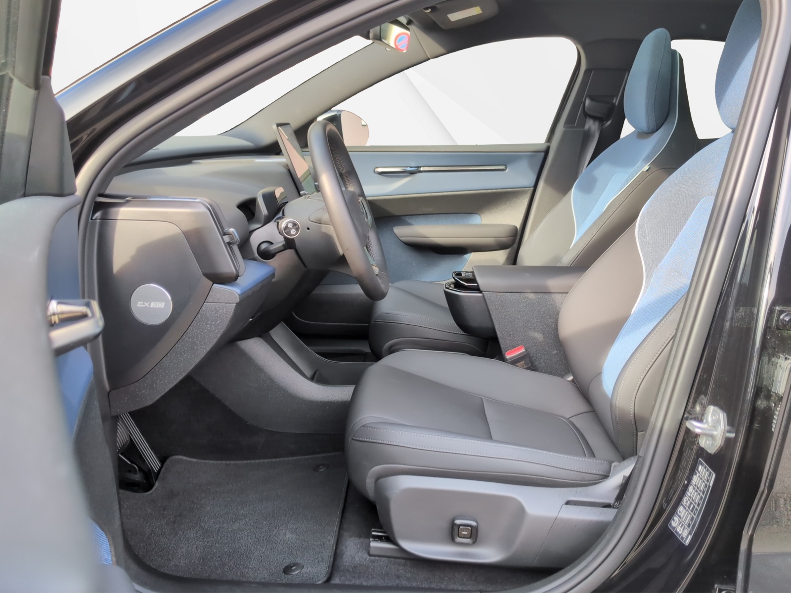VOLVO EX 30 E60 Twin Ultra Performance AWD-image-9