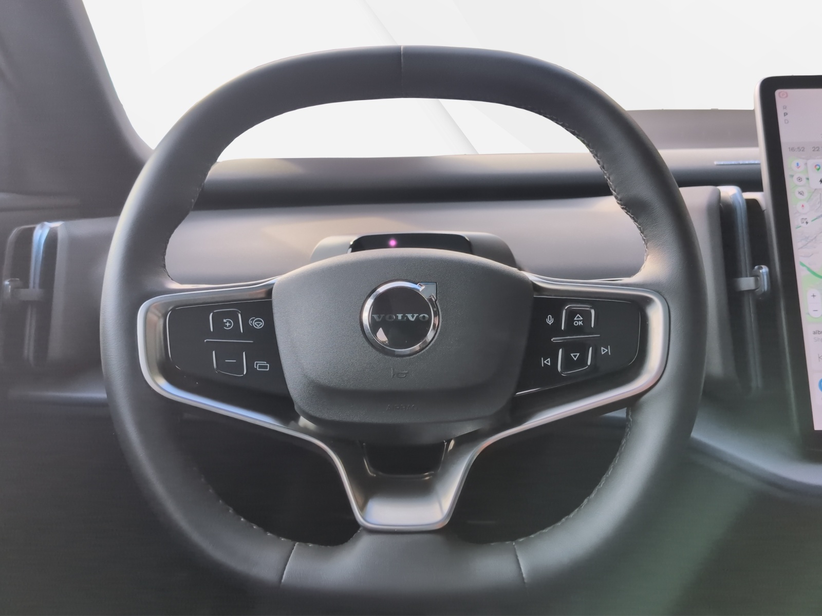 VOLVO EX 30 E60 Twin Ultra Performance AWD-image-11