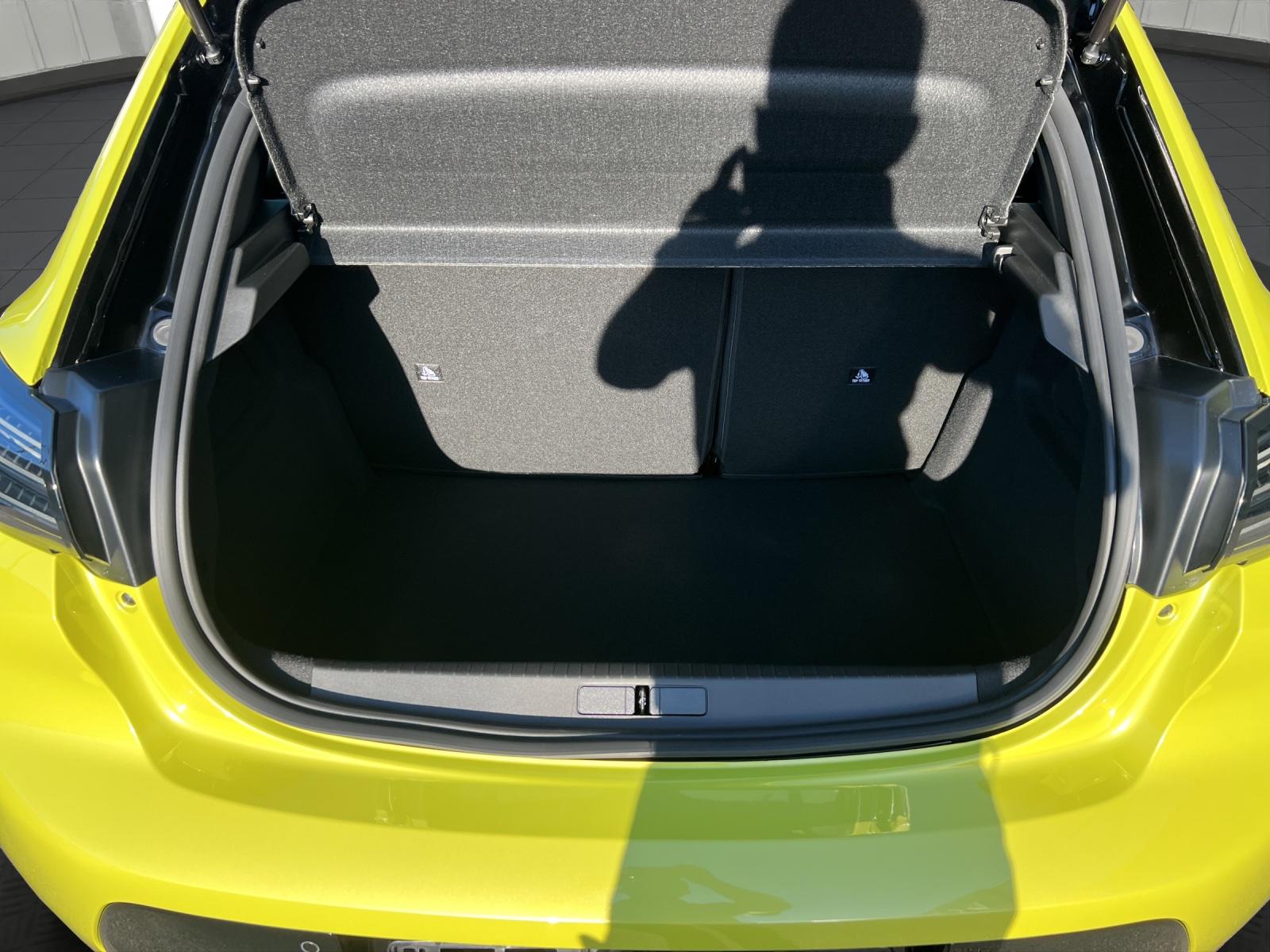 PEUGEOT 208 1.2 Hybrid 145 GT Exclusive-image-12