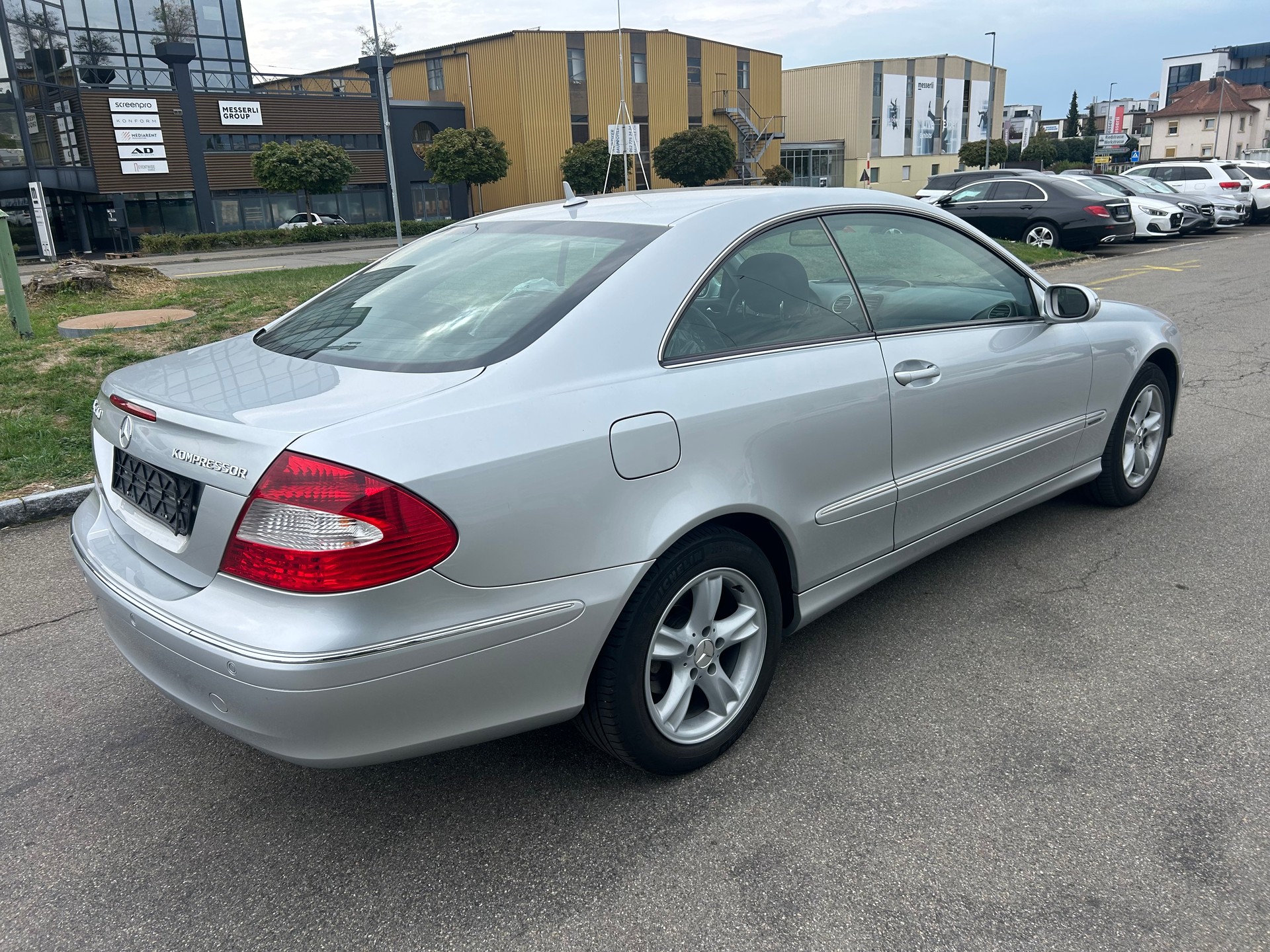 MERCEDES-BENZ CLK 200-image-14