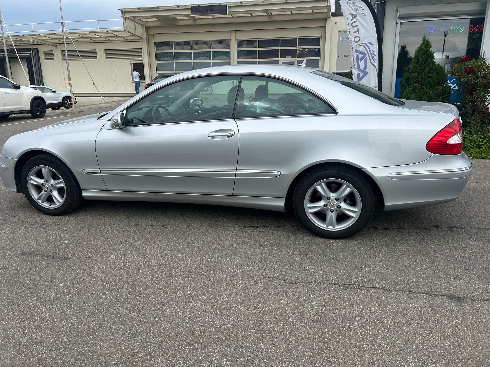 MERCEDES-BENZ CLK 200-image-16