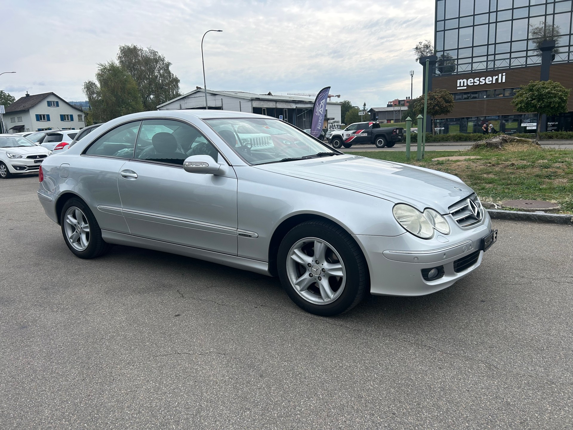 MERCEDES-BENZ CLK 200-showroom-element-3