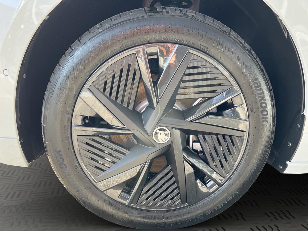SKODA Enyaq 4x4 RS-image-12