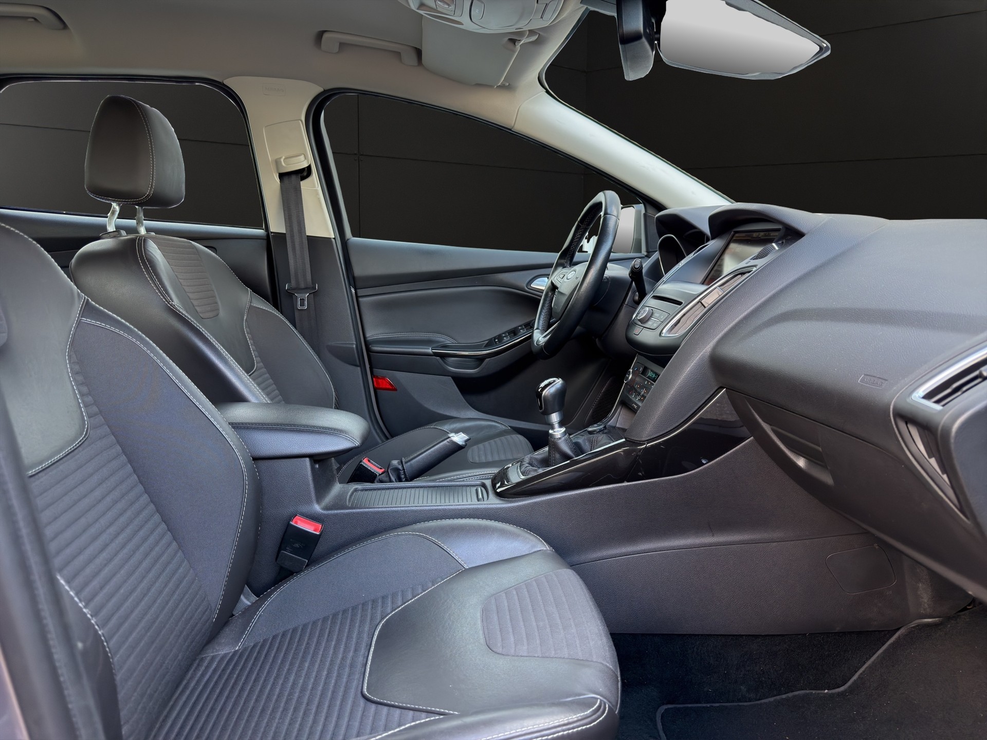 FORD Focus 1.5 SCTi Titanium-image-8