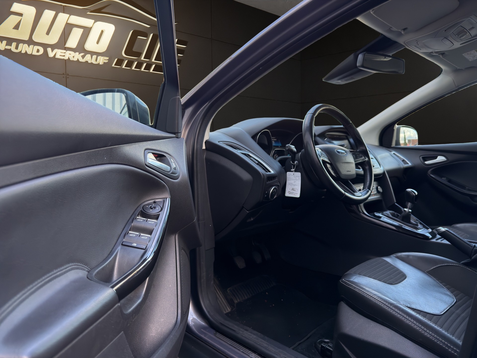 FORD Focus 1.5 SCTi Titanium-image-11