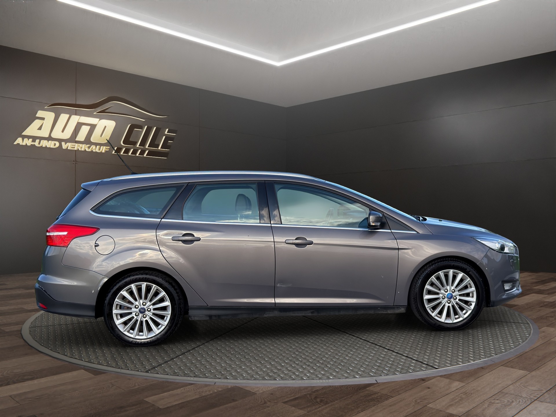 FORD Focus 1.5 SCTi Titanium-image-4