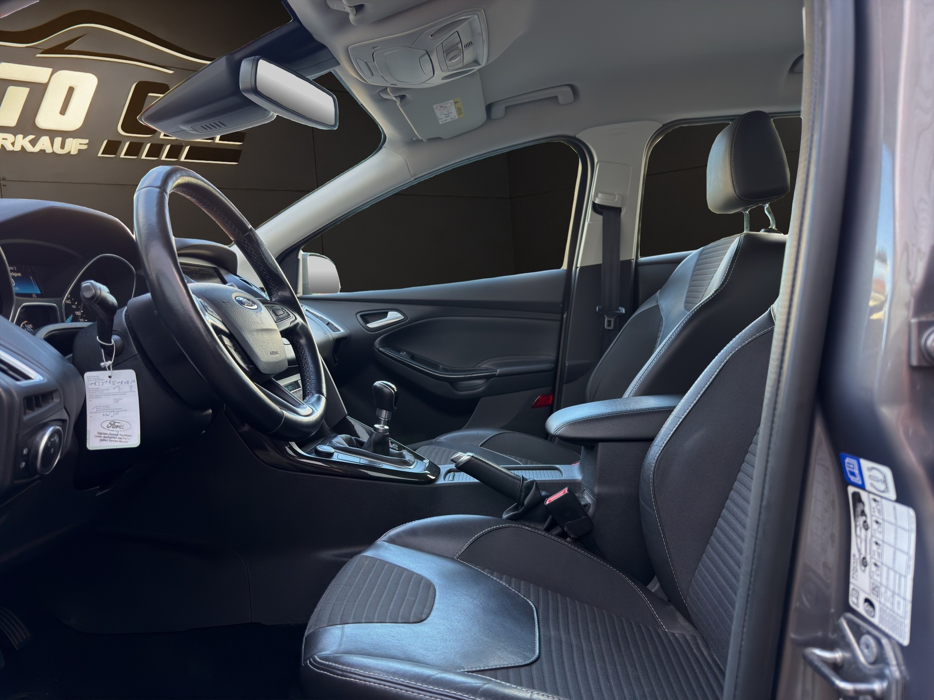 FORD Focus 1.5 SCTi Titanium-image-9