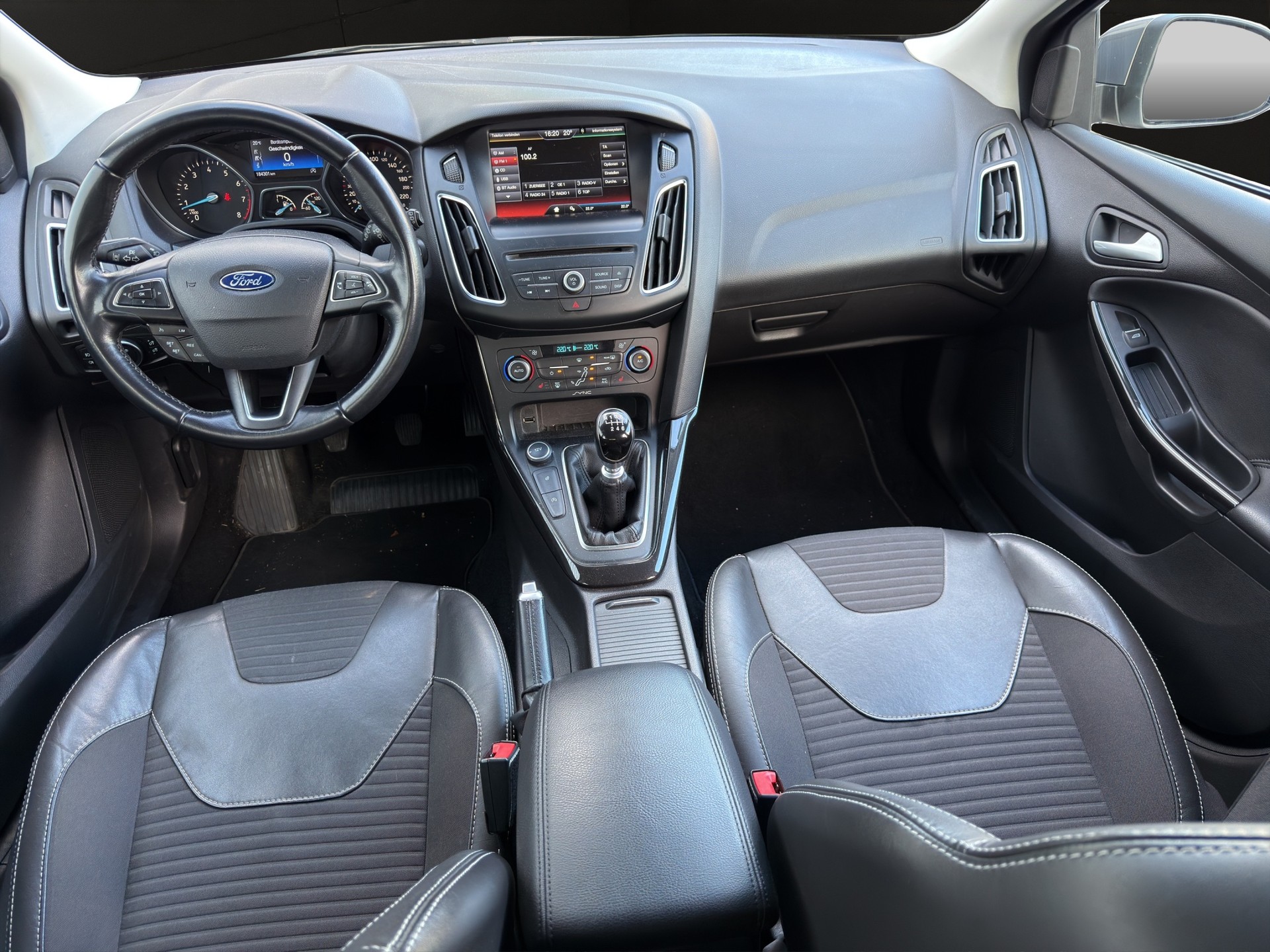 FORD Focus 1.5 SCTi Titanium-image-10