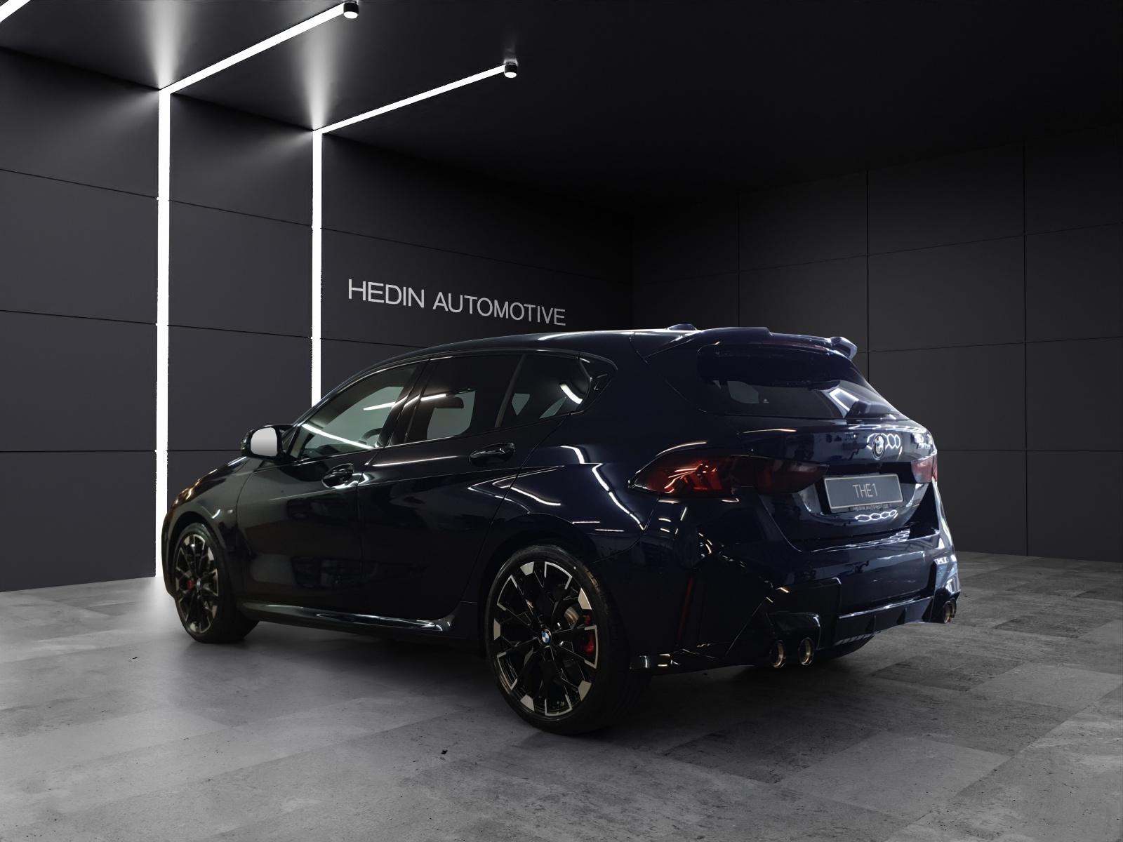 BMW M135i xDrive-showroom-element-2
