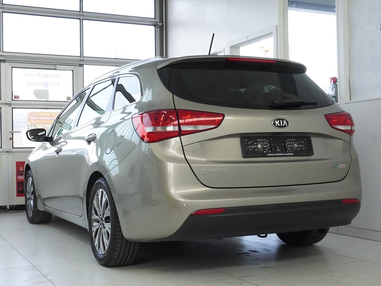 KIA Cee'd Sportswagon 1.6 CRDi Swiss Champion DCT-image-1