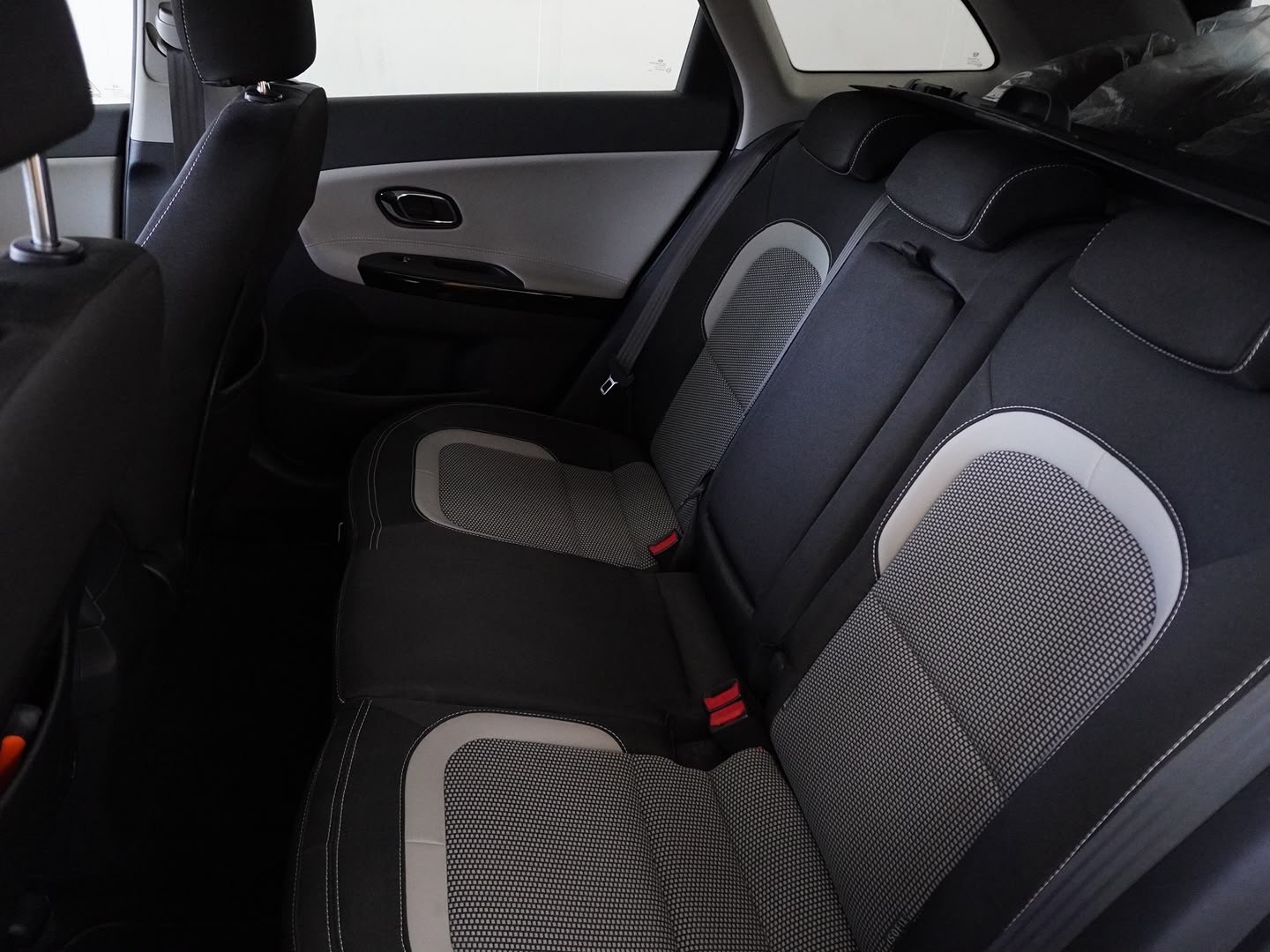 KIA Cee'd Sportswagon 1.6 CRDi Swiss Champion DCT-image-4