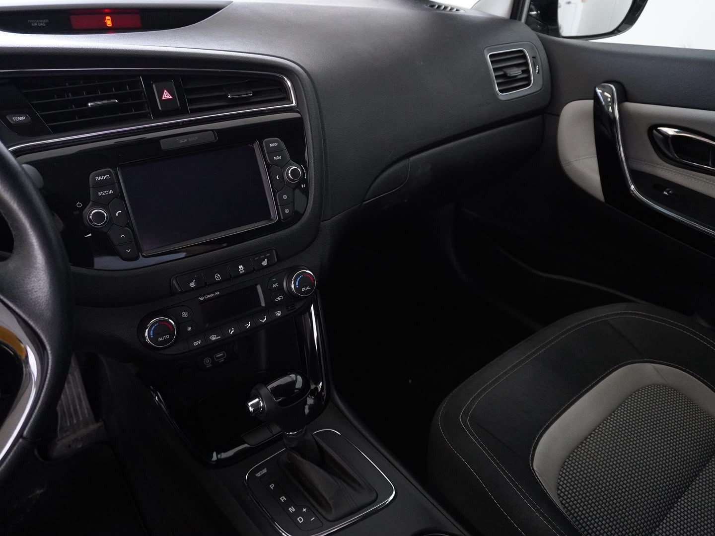 KIA Cee'd Sportswagon 1.6 CRDi Swiss Champion DCT-image-5