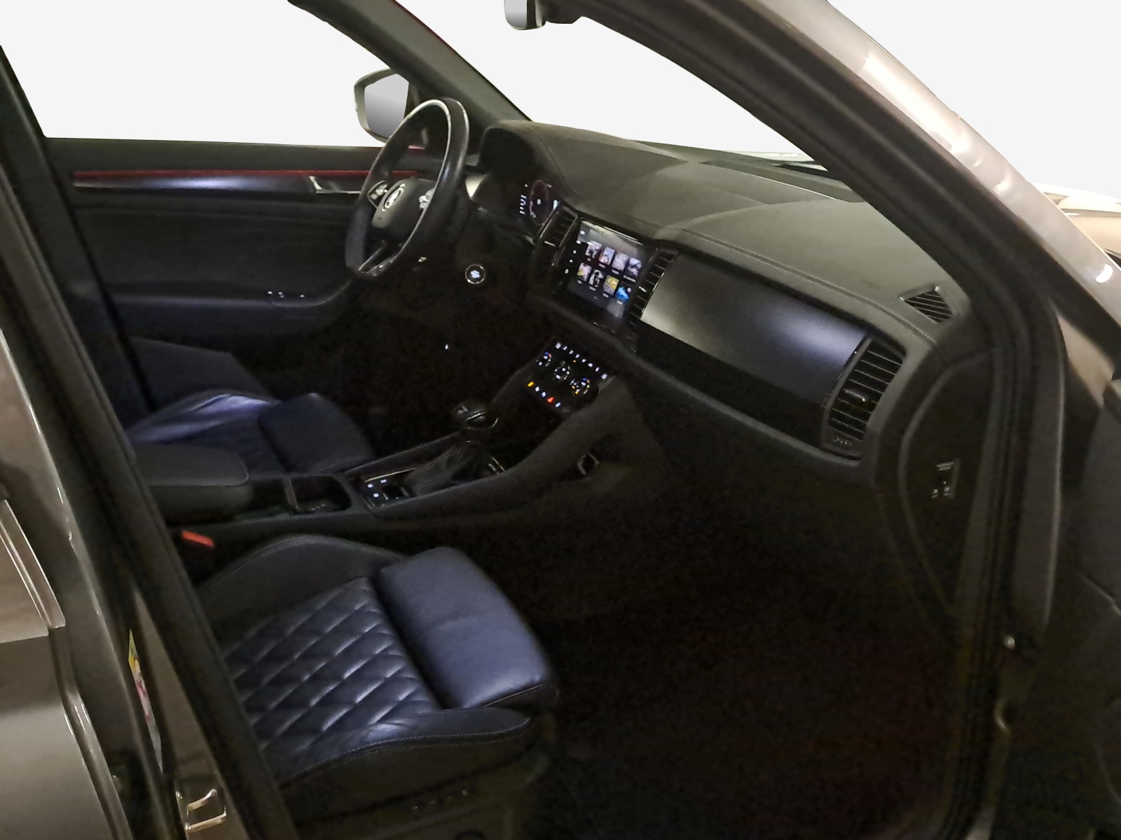 SKODA Kodiaq 2.0 TSI 4x4 SportLine-image-13