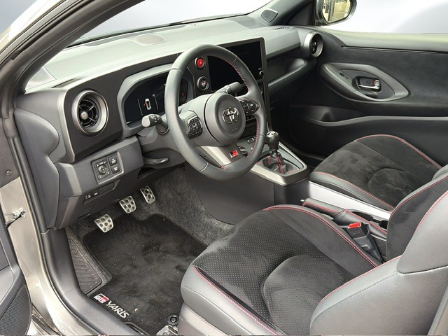 TOYOTA Yaris 1.6 GR Sport-image-3