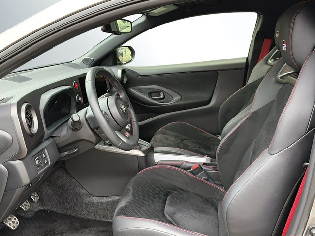 TOYOTA Yaris 1.6 GR Sport-image-5