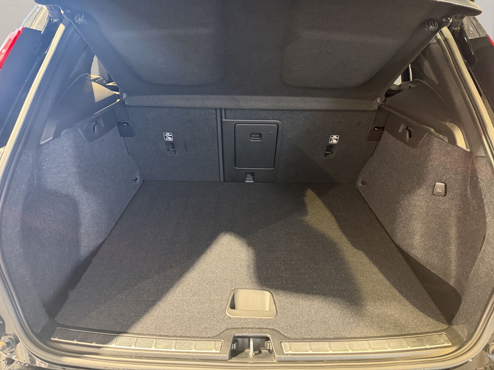 VOLVO XC40 1.5 T5 PiH Ultimate Bright-image-6