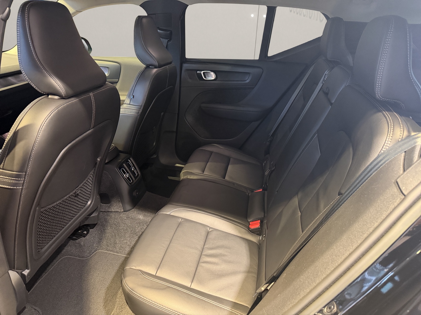 VOLVO XC40 1.5 T5 PiH Ultimate Bright-image-5
