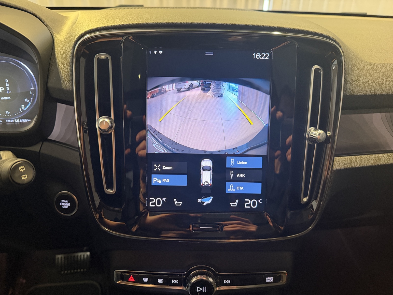 VOLVO XC40 1.5 T5 PiH Ultimate Bright-image-10