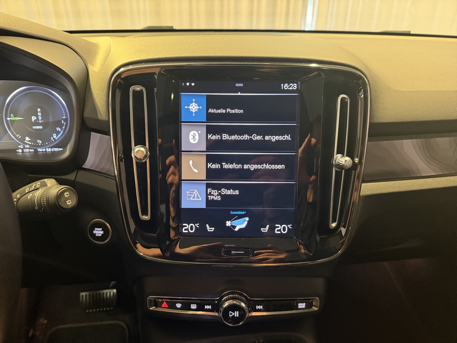 VOLVO XC40 1.5 T5 PiH Ultimate Bright-image-11