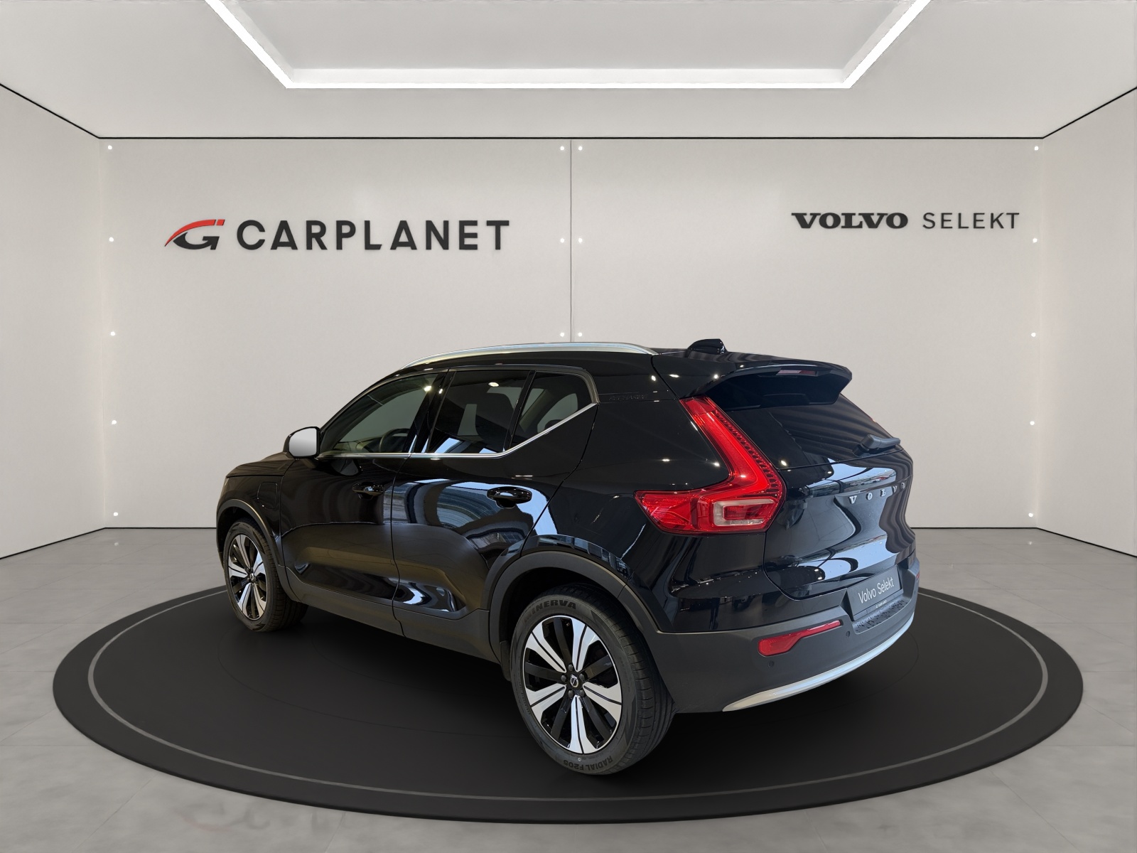 VOLVO XC40 1.5 T5 PiH Ultimate Bright-image-2