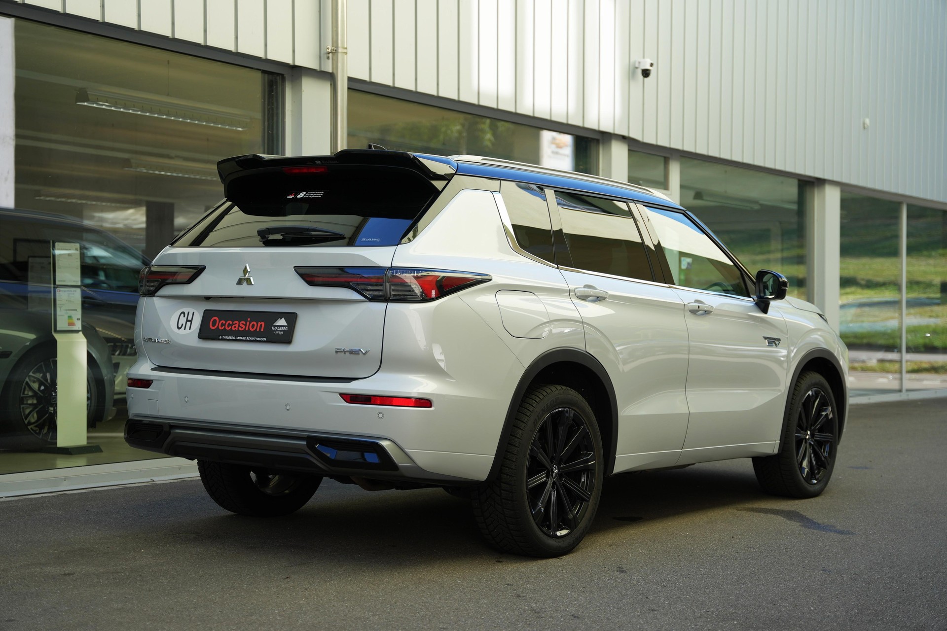 MITSUBISHI Outlander 2.4 PHEV Instyle 4x4-image-3