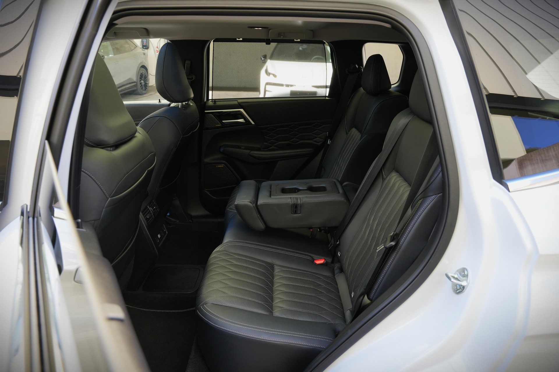 MITSUBISHI Outlander 2.4 PHEV Instyle 4x4-image-7