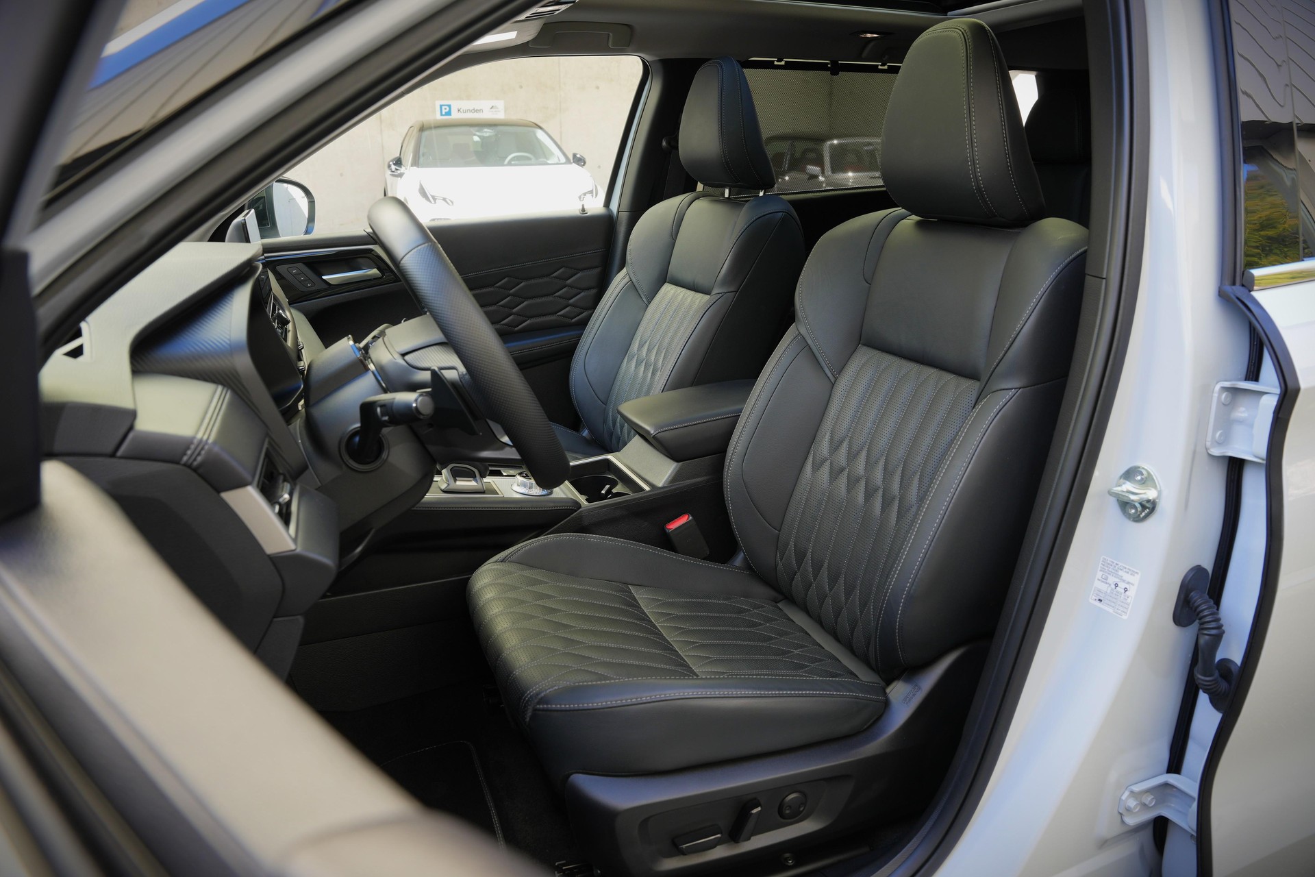 MITSUBISHI Outlander 2.4 PHEV Instyle 4x4-image-6
