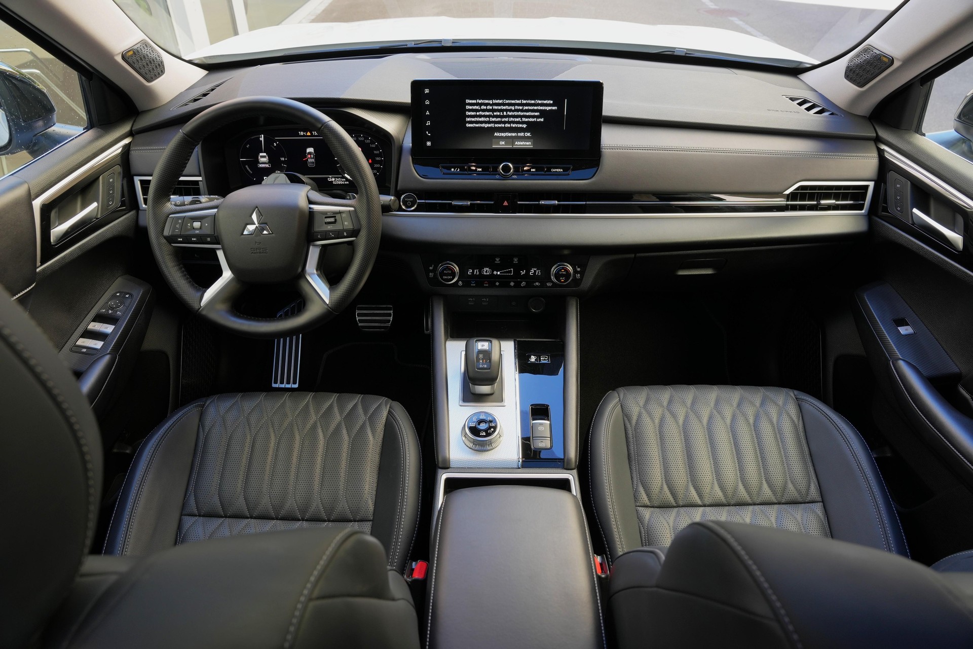 MITSUBISHI Outlander 2.4 PHEV Instyle 4x4-image-9