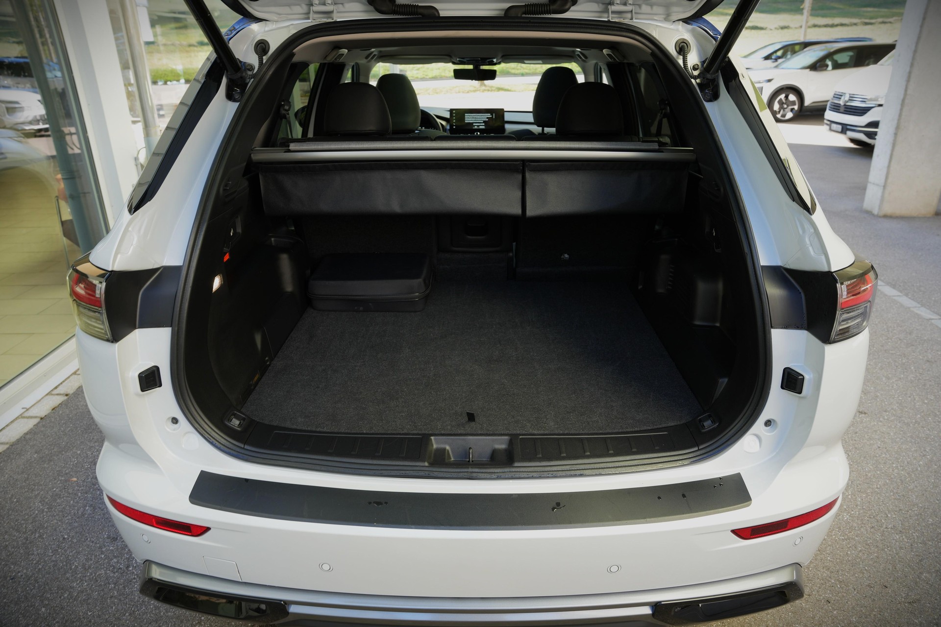 MITSUBISHI Outlander 2.4 PHEV Instyle 4x4-image-8