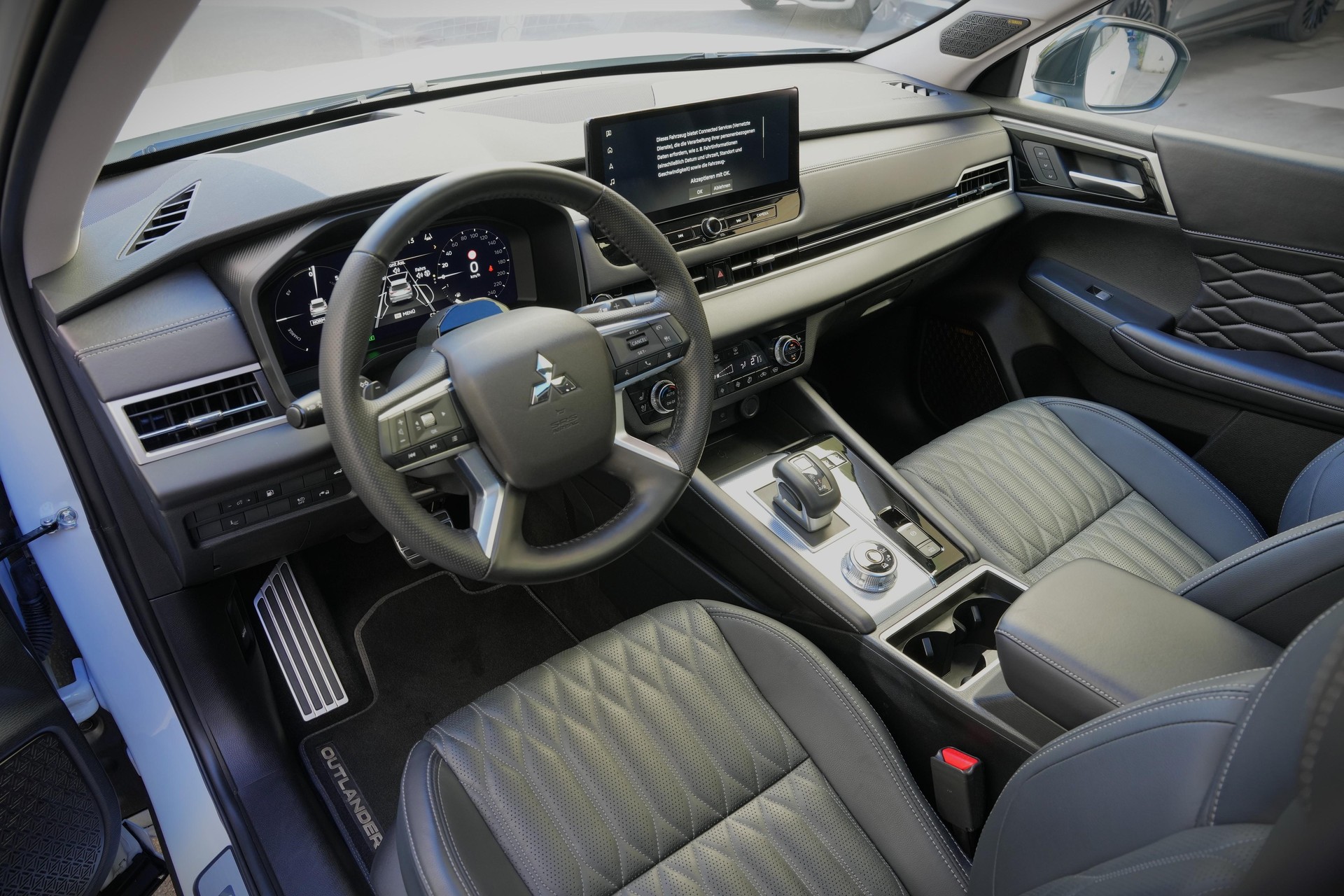 MITSUBISHI Outlander 2.4 PHEV Instyle 4x4-image-5