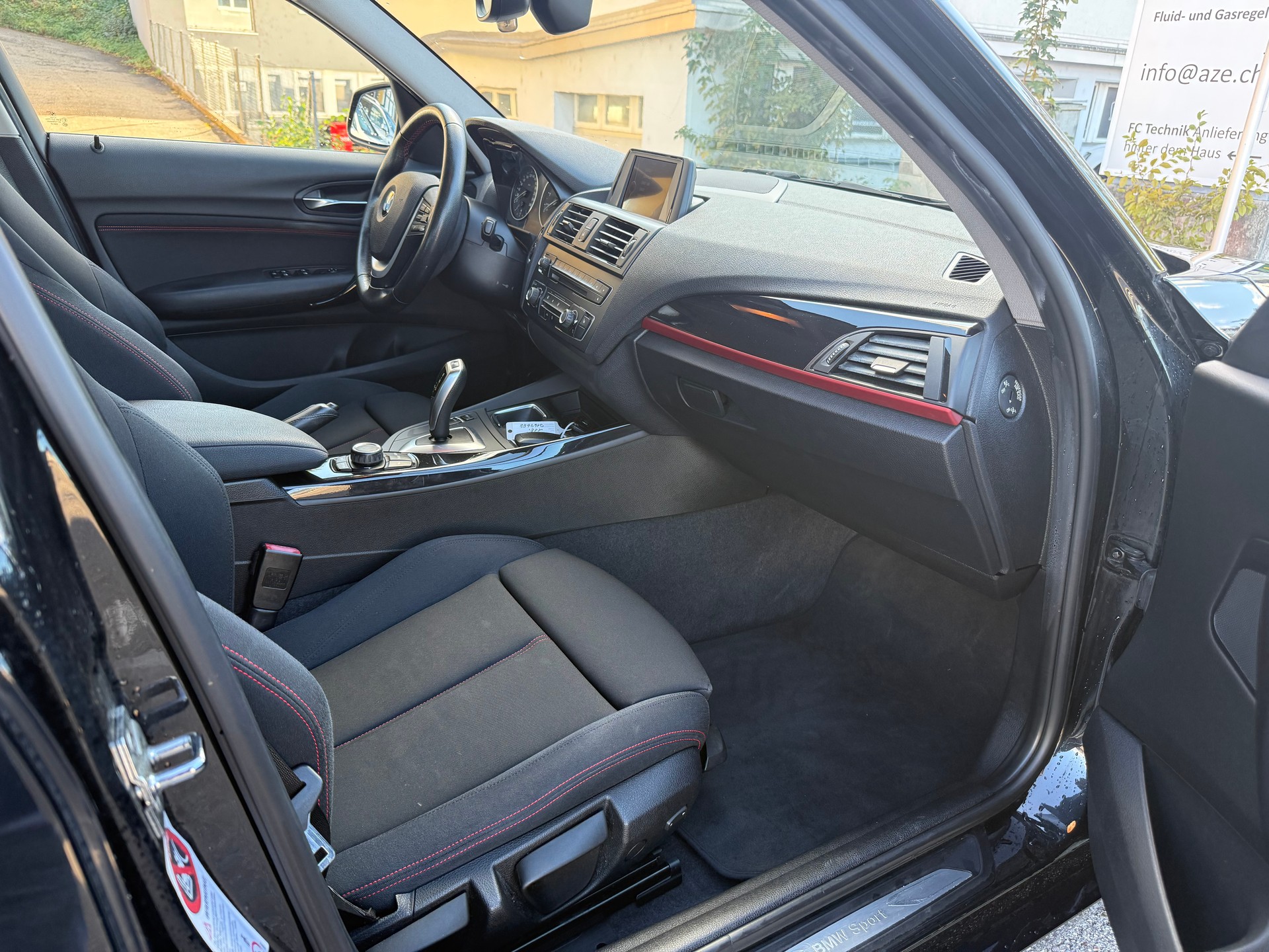 BMW 118i Sport Line Steptronic-image-6