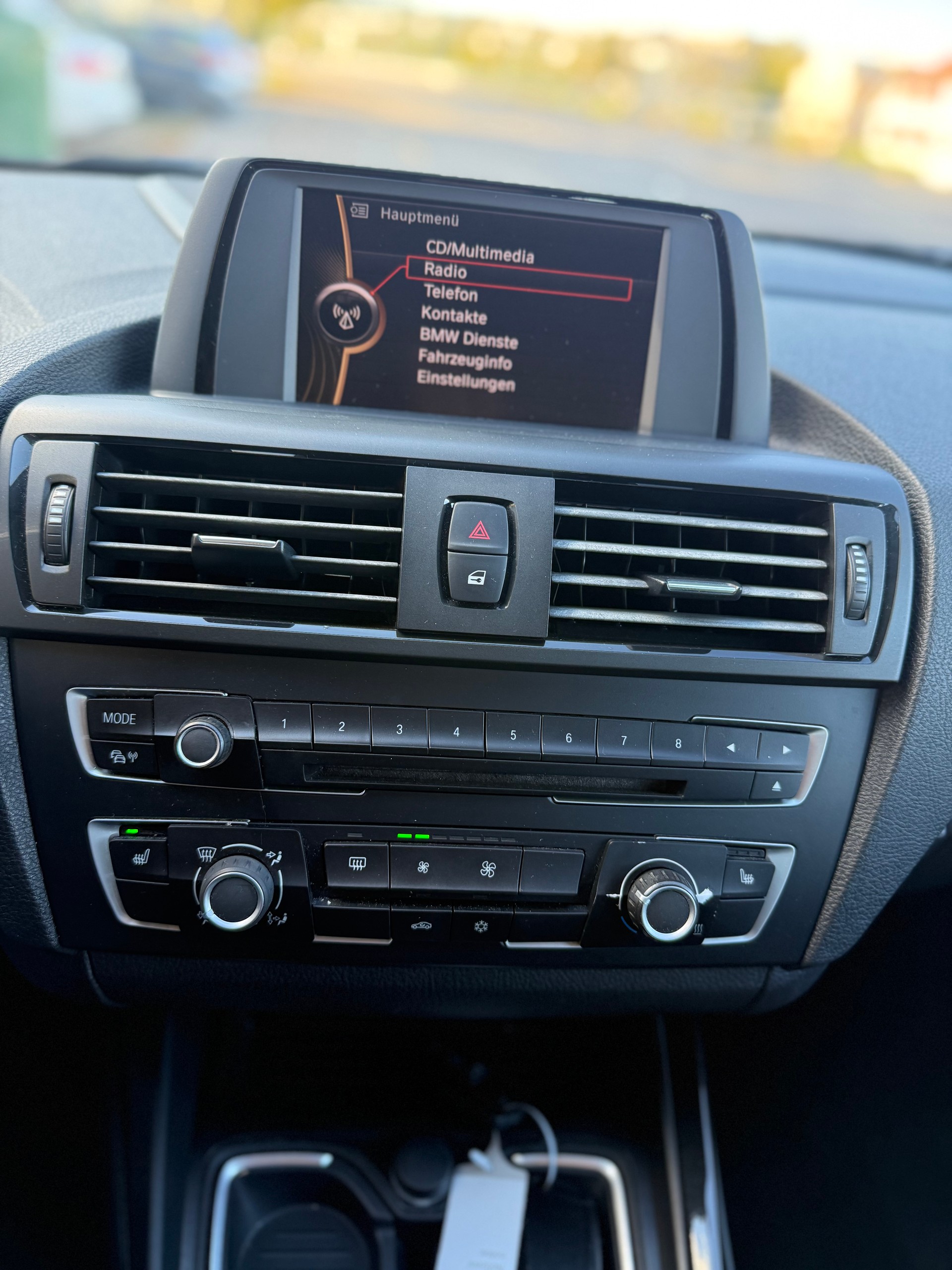 BMW 118i Sport Line Steptronic-image-12