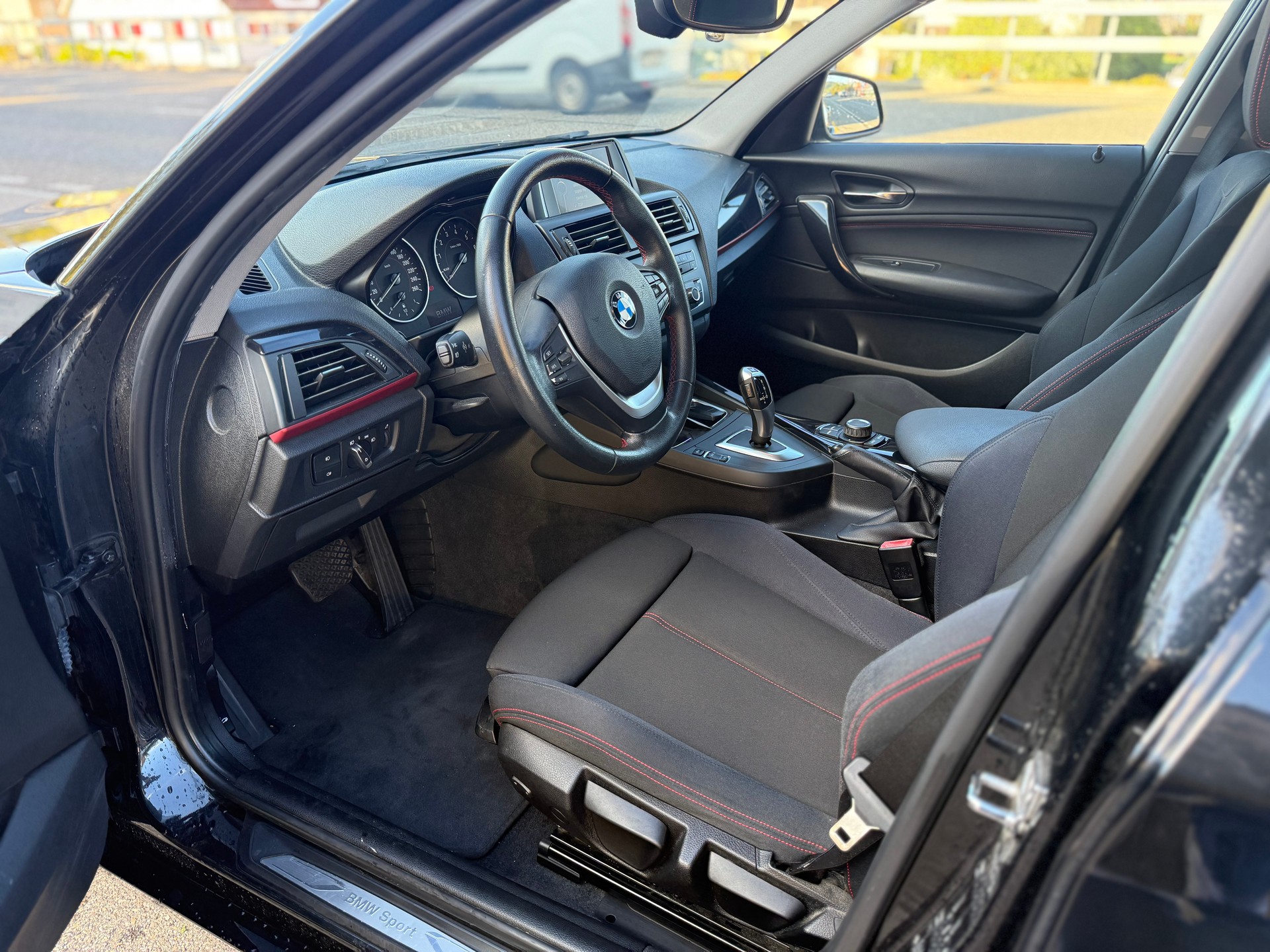 BMW 118i Sport Line Steptronic-image-9