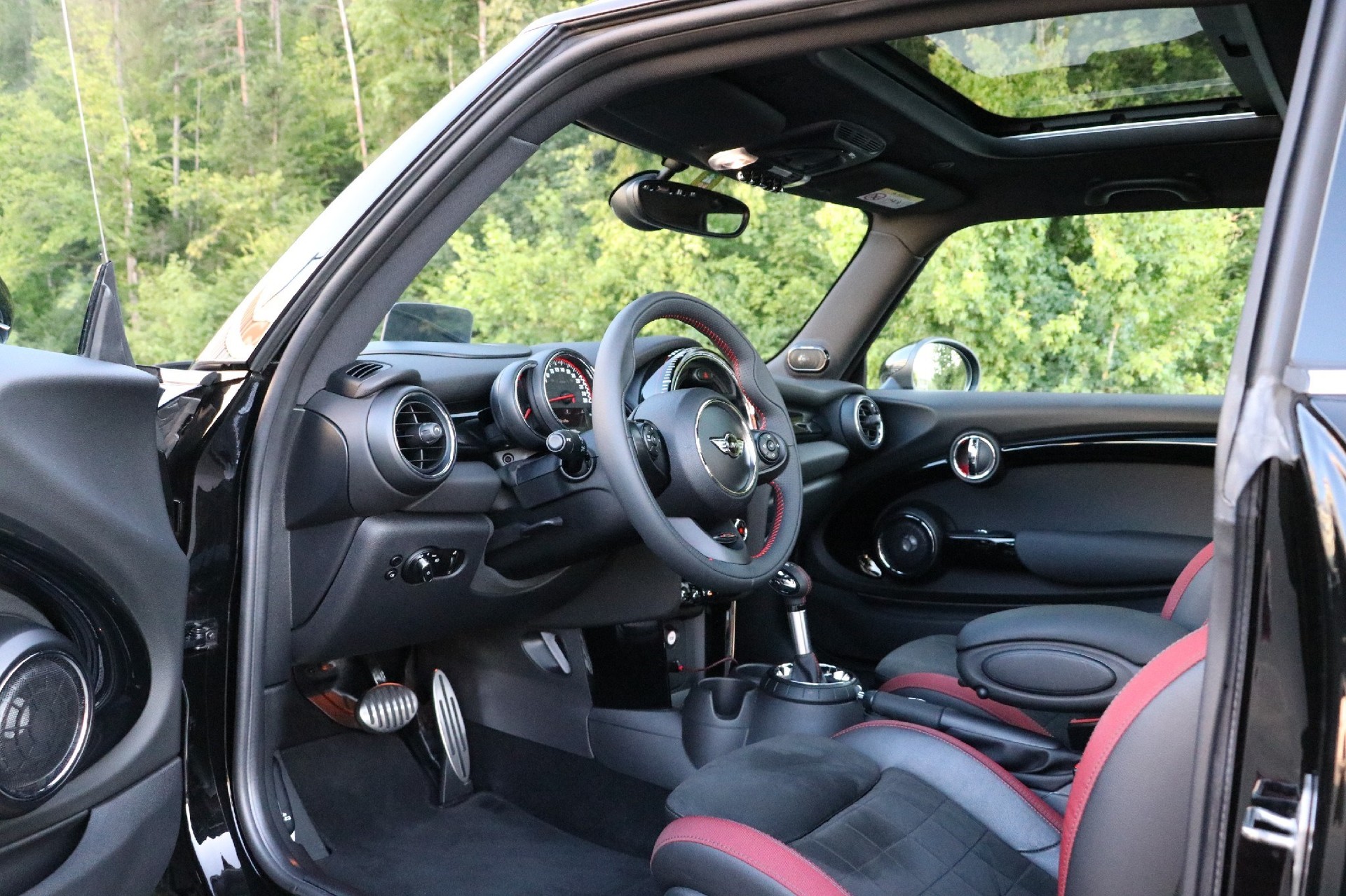 MINI Cooper John Cooper Works Steptronic-image-16
