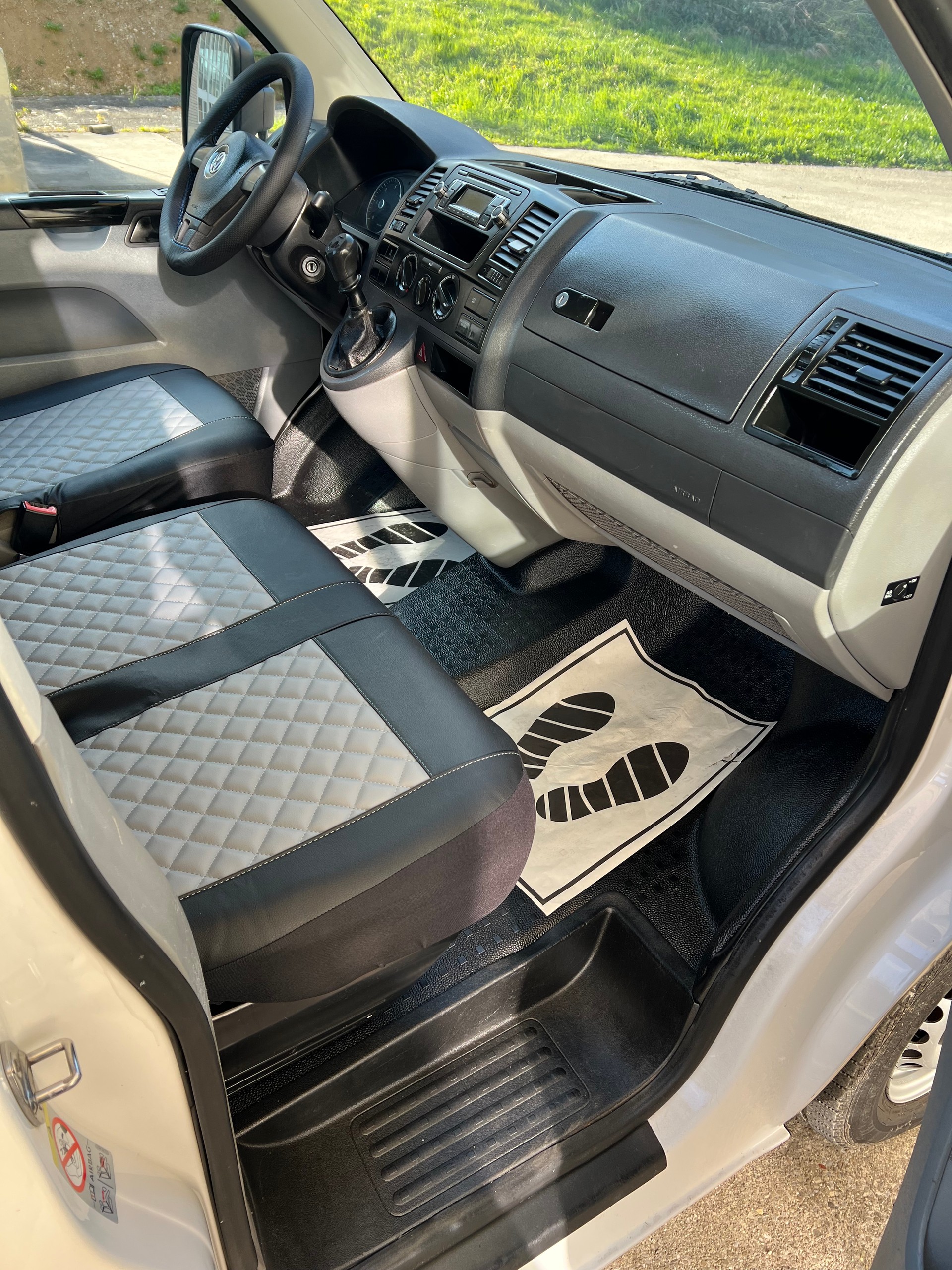 VW T5 2.0TDI LANG VERSION-image-4
