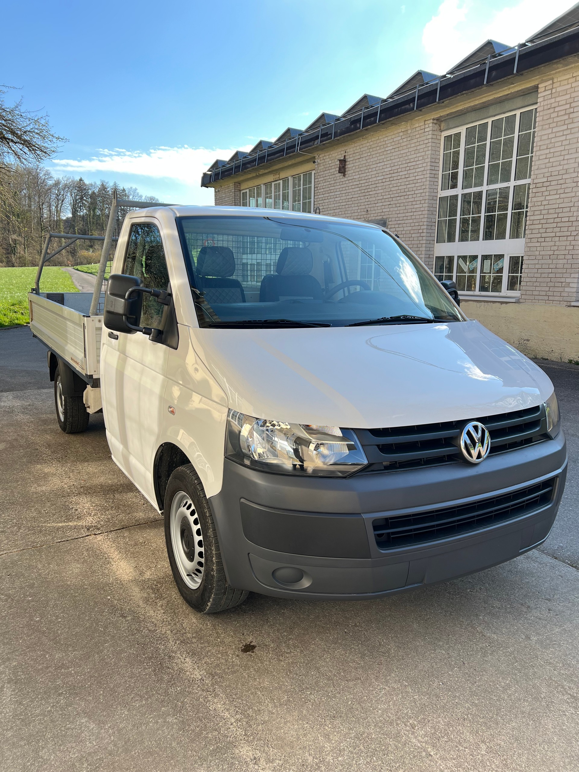 VW T5 2.0TDI LANG VERSION-image-0