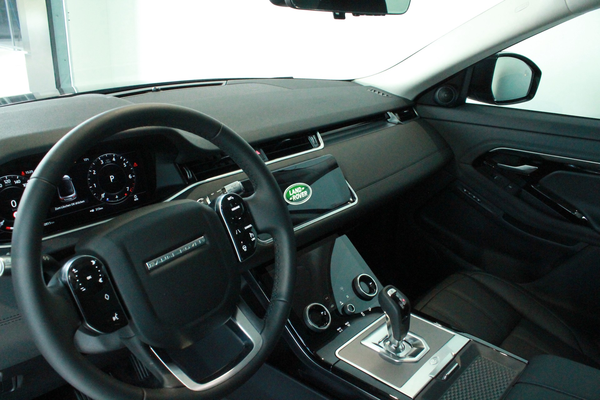LAND ROVER Range Rover Evoque P 250 SE AT9-image-4