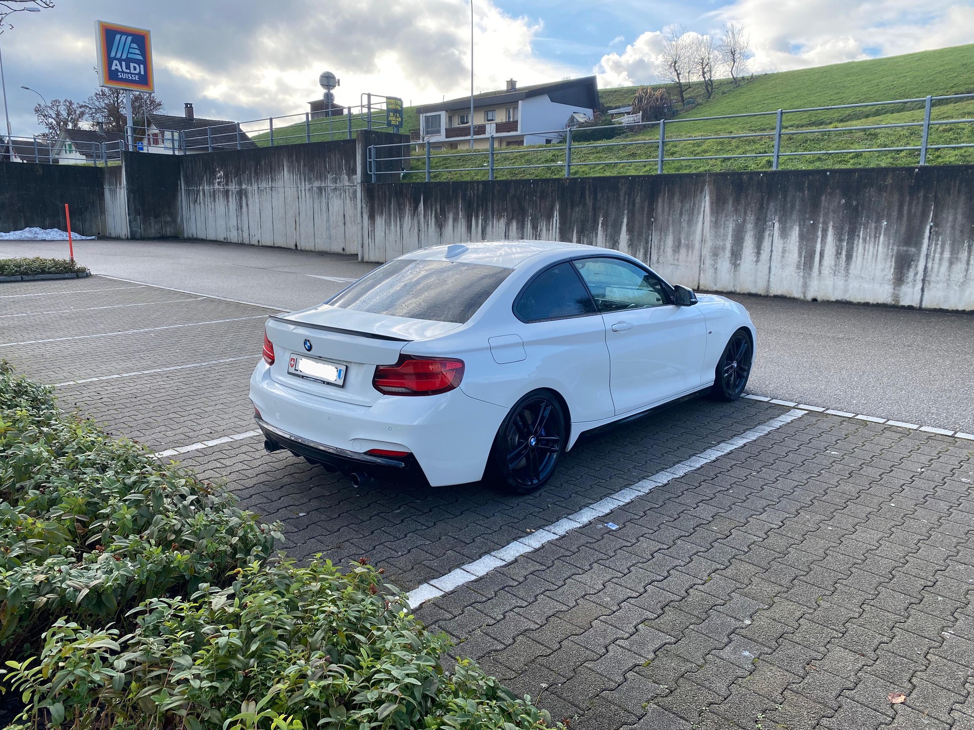 BMW M240i-image-2