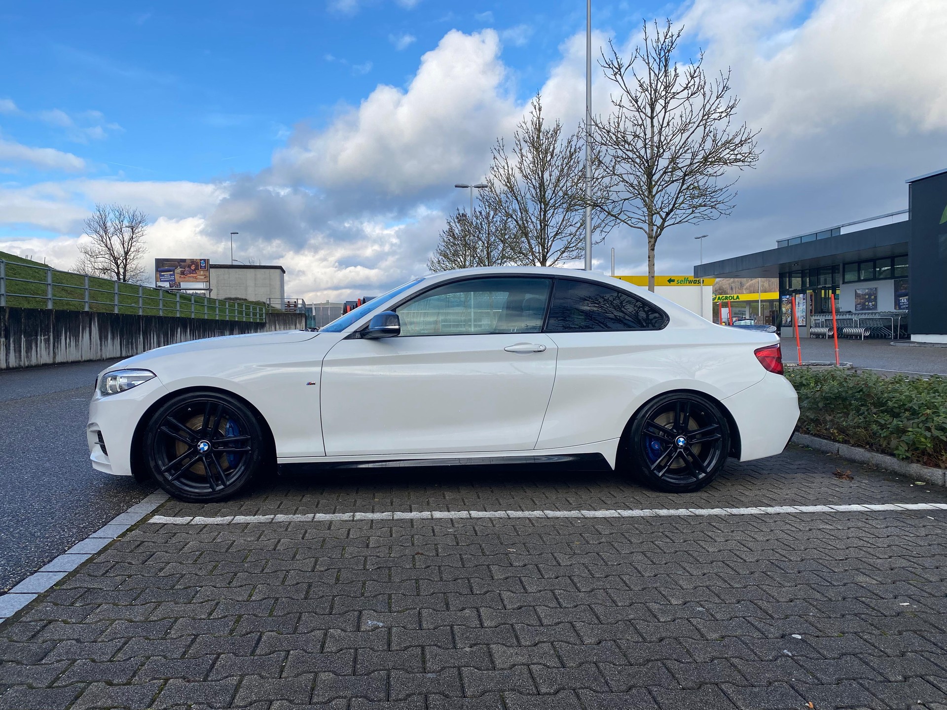 BMW M240i-image-3