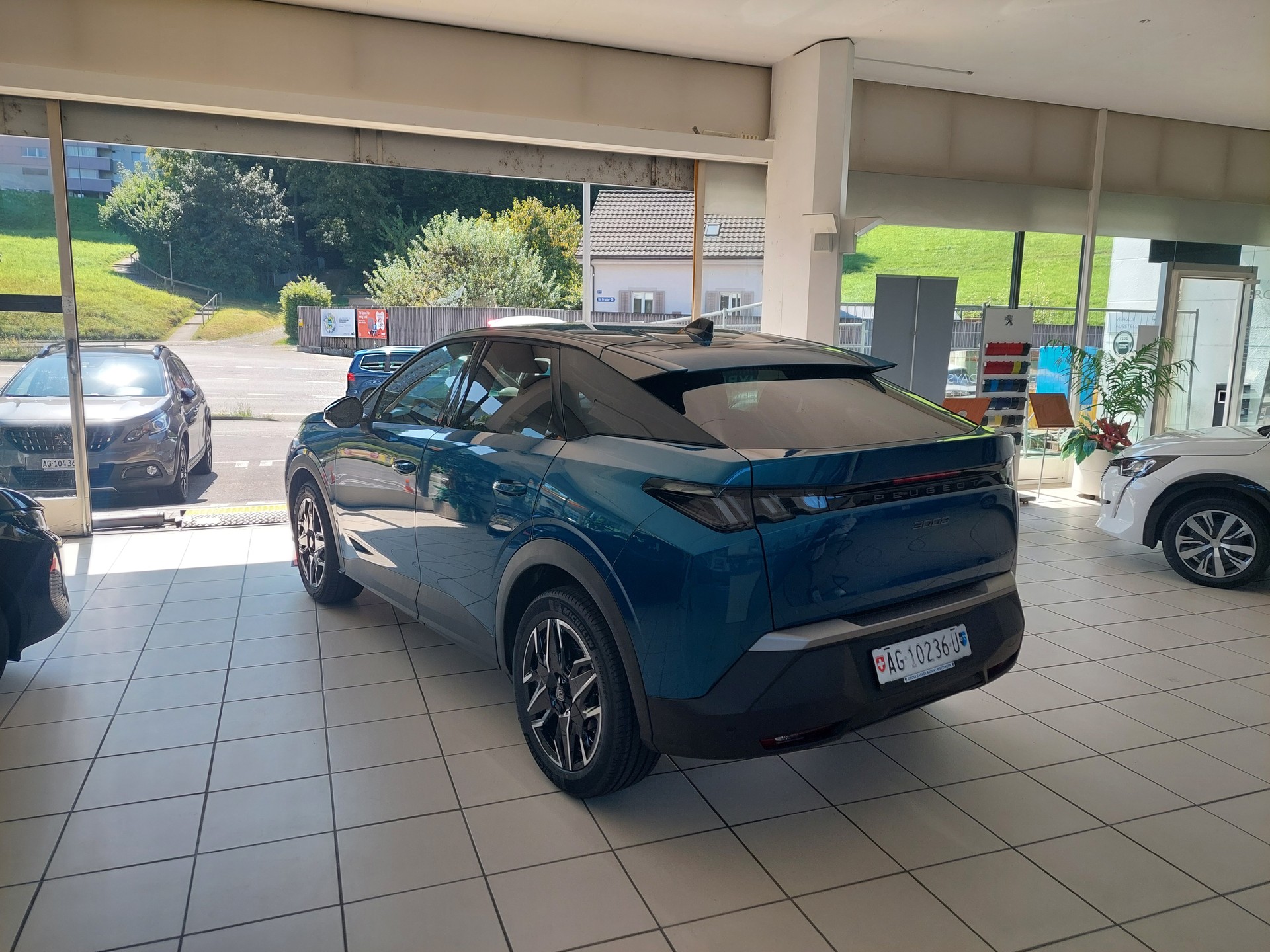 PEUGEOT 3008 136 e-DSC6 Hybrid Allure-image-0