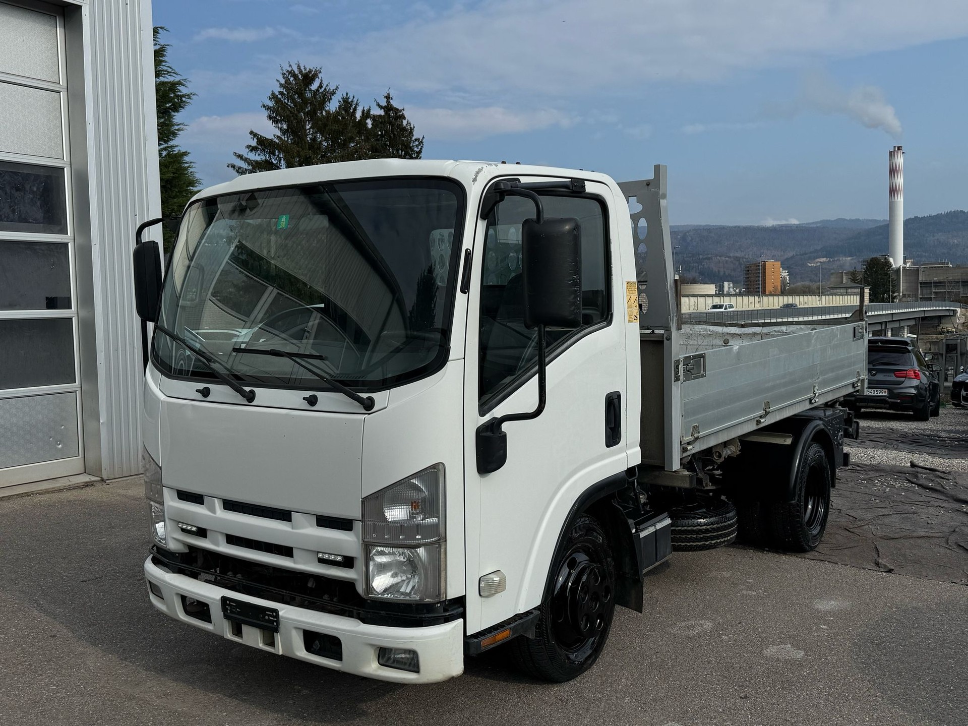 ISUZU NLS 85A / Pont basculant 4*4-showroom-element-1