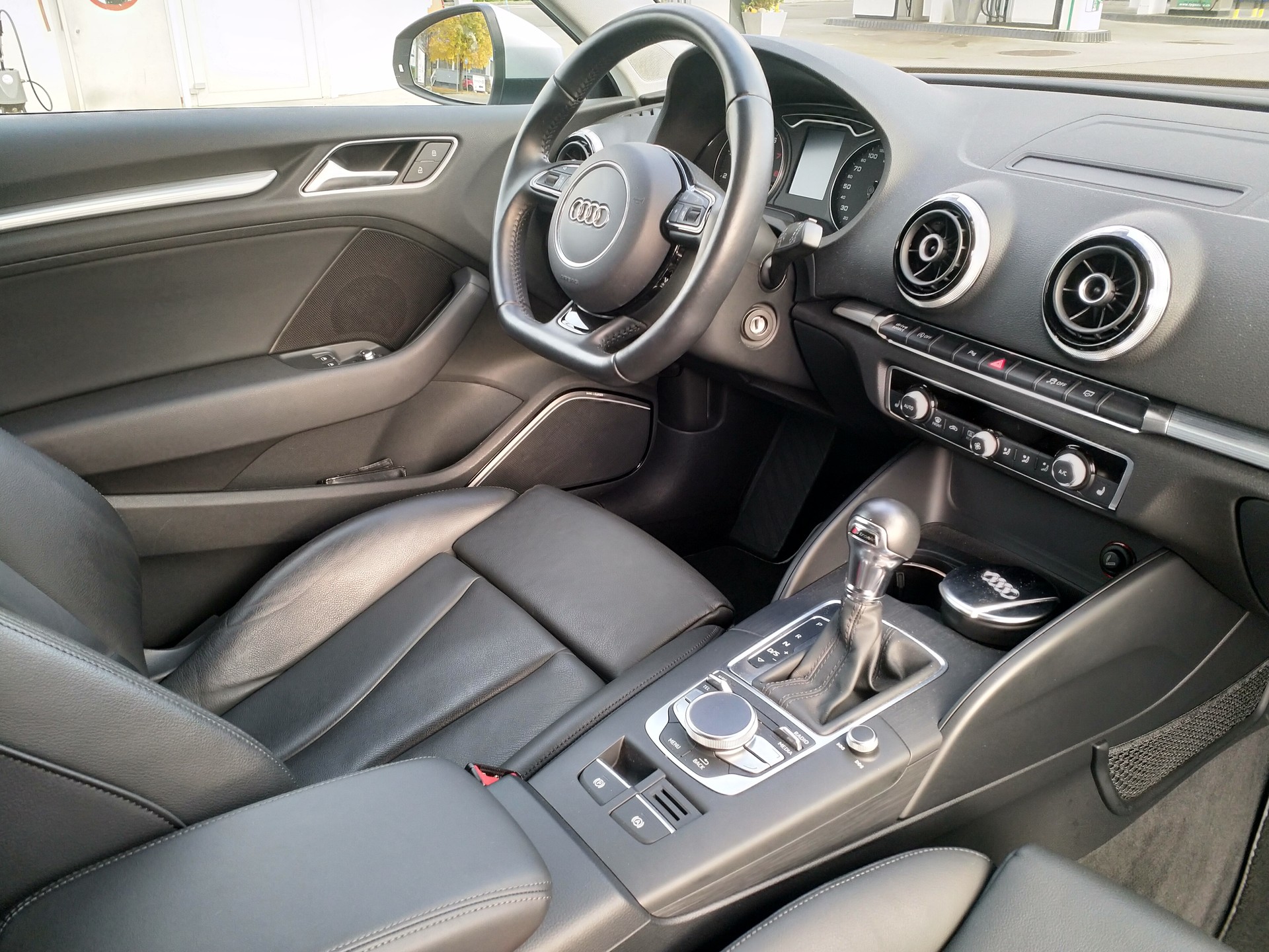 AUDI A3 1.8 TFSI Ambition S-tronic-image-12