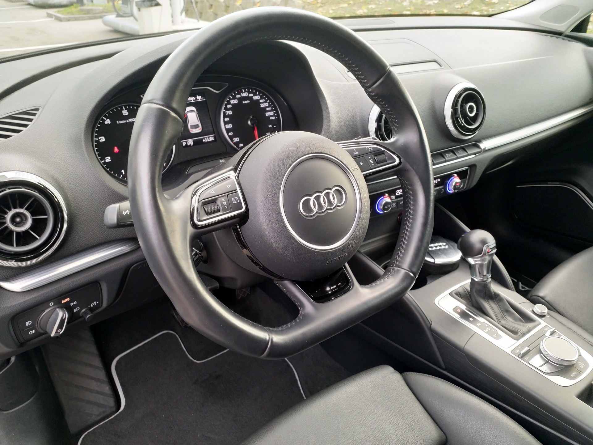 AUDI A3 1.8 TFSI Ambition S-tronic-image-9