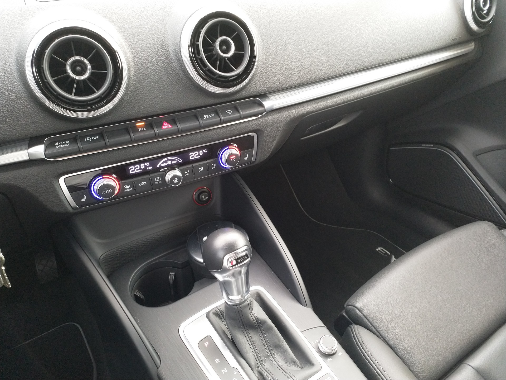 AUDI A3 1.8 TFSI Ambition S-tronic-image-11