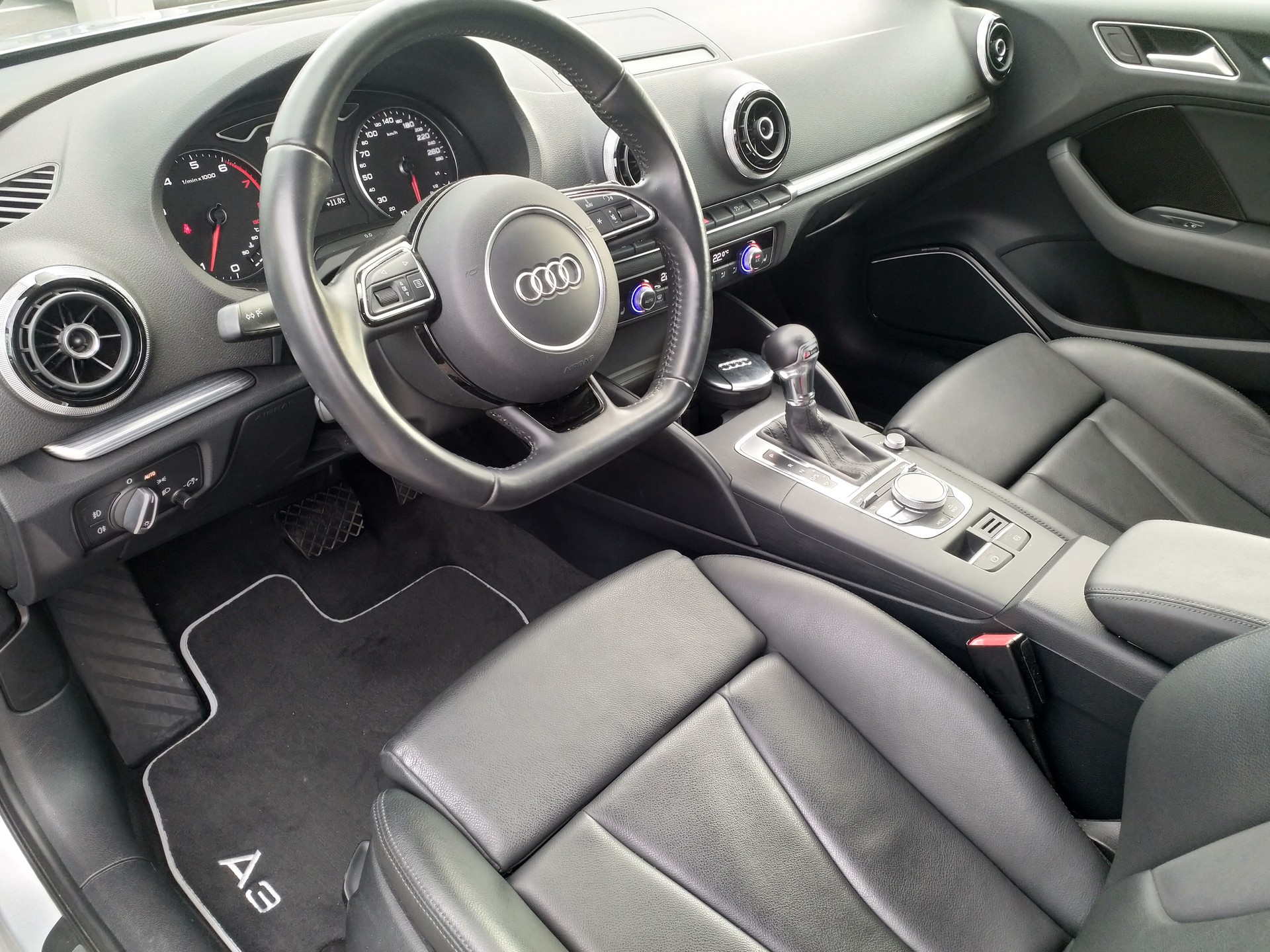 AUDI A3 1.8 TFSI Ambition S-tronic-image-8