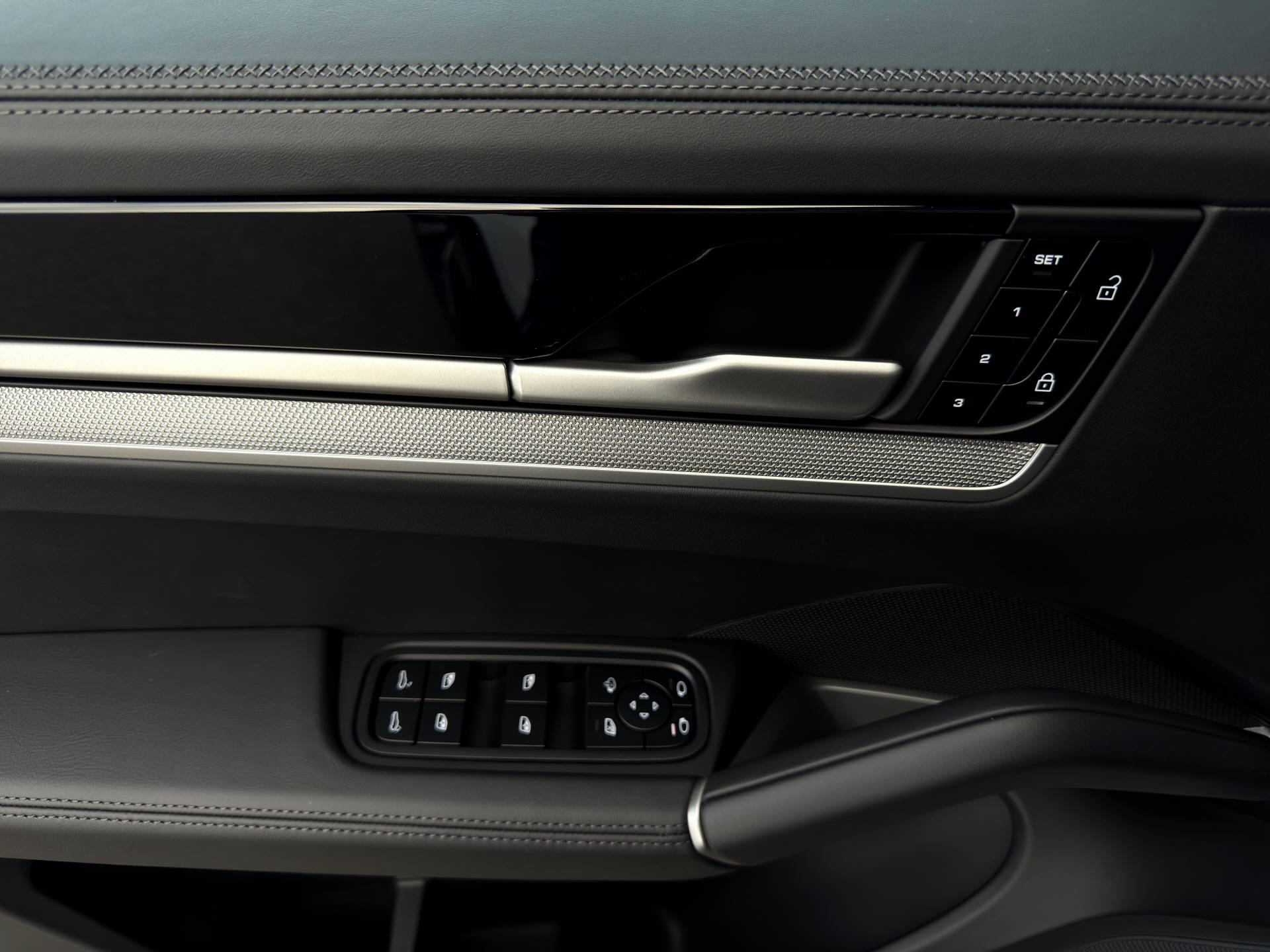 PORSCHE Cayenne S-image-10