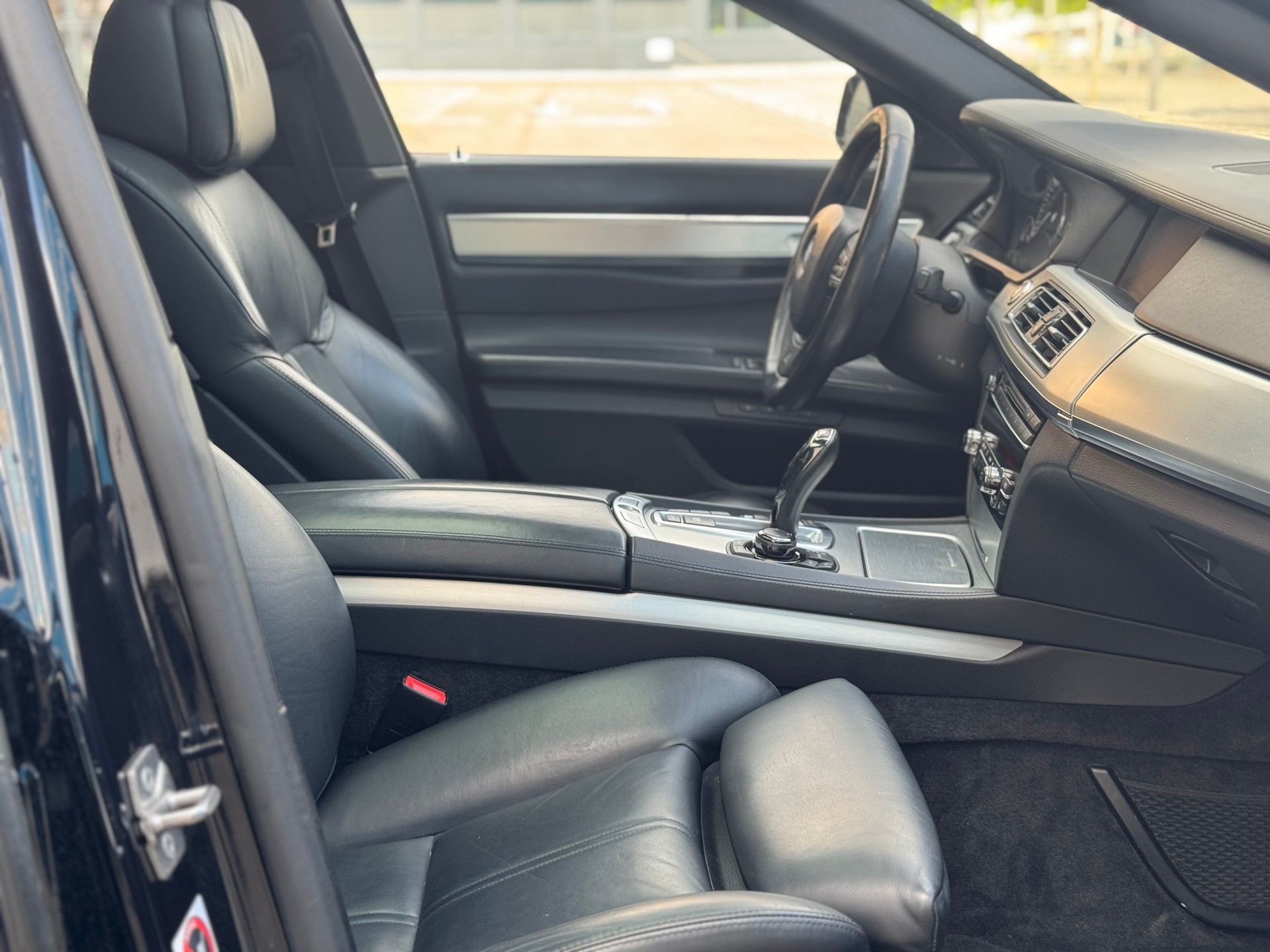 BMW 750i xDrive M-Paket-image-23