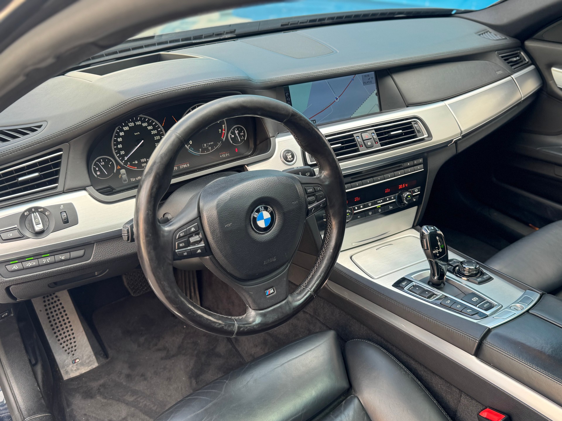 BMW 750i xDrive M-Paket-image-15