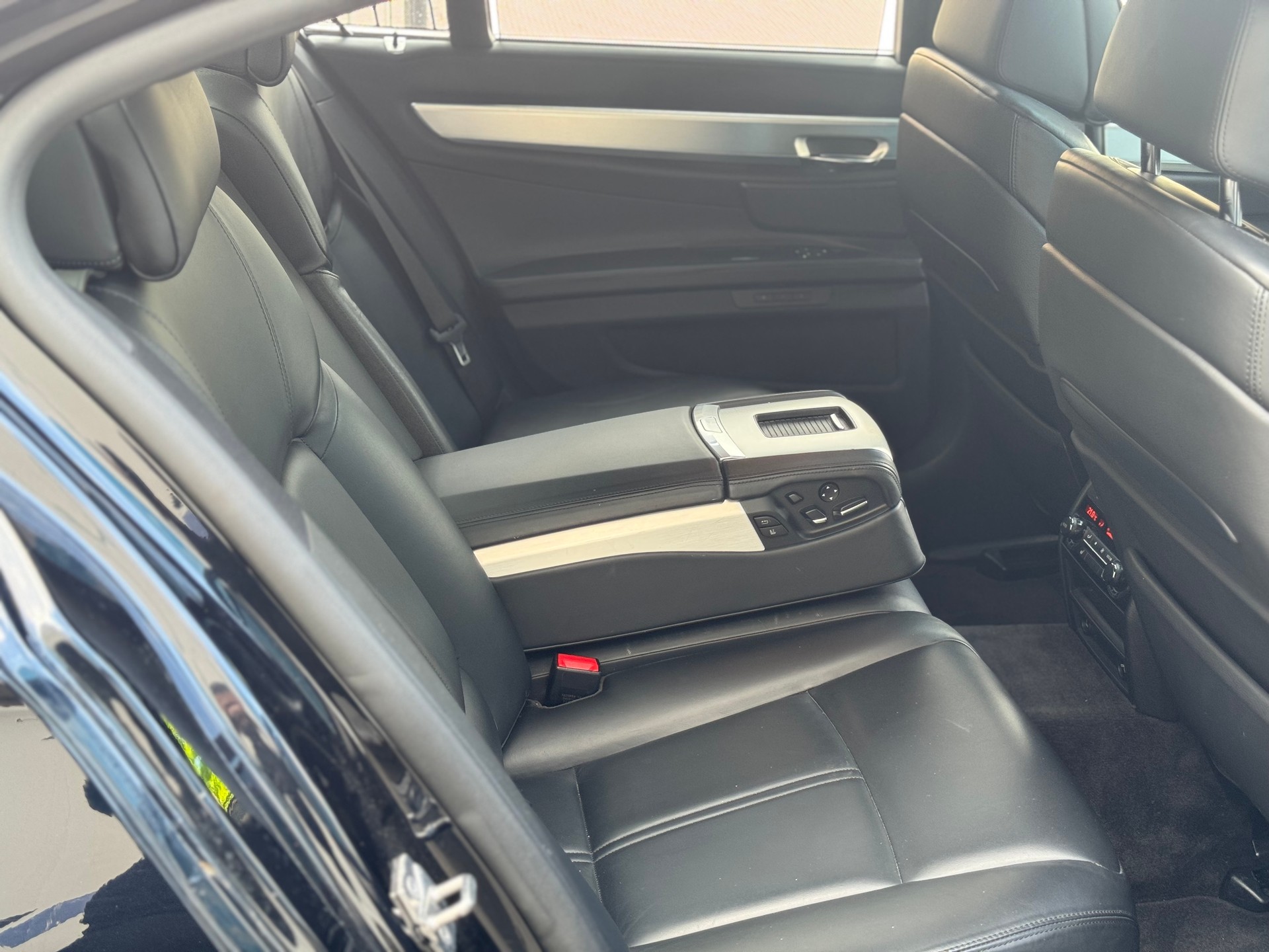BMW 750i xDrive M-Paket-image-21