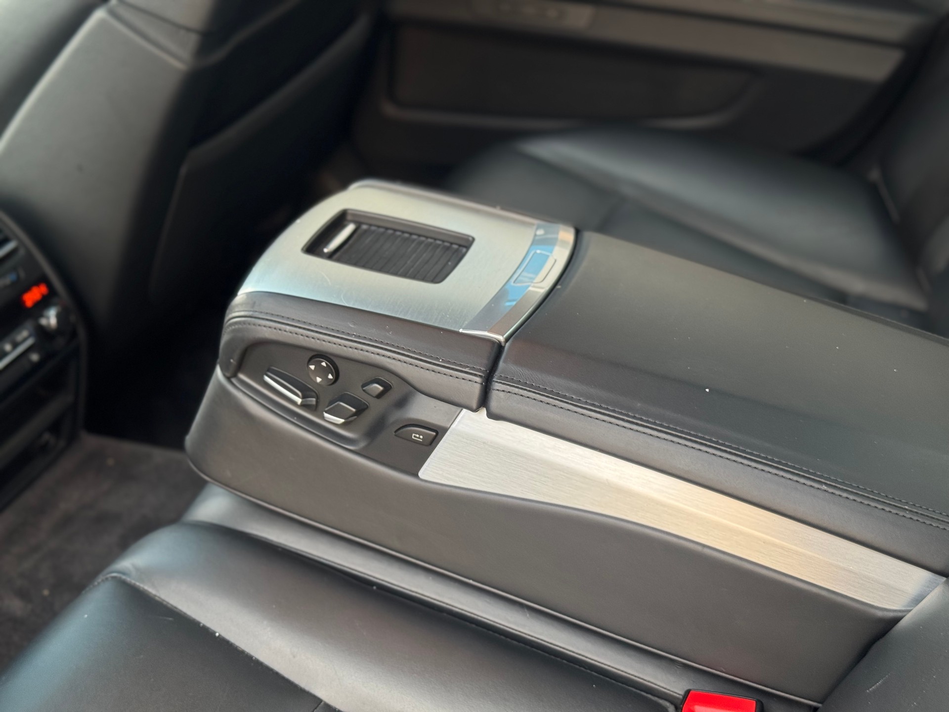 BMW 750i xDrive M-Paket-image-19